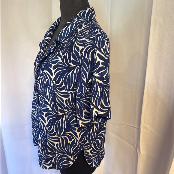 H&M Blue and White Patterned Women's Top - Picture 2 of 9
